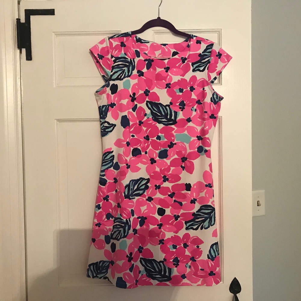 Pink floral mani Gold dress, great for trave